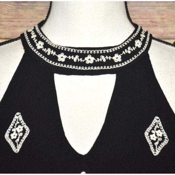 Entro Black Sleeveless A-Line Mini Dress L Floral Cream Embroidery High Neckline - Picture 3 of 13